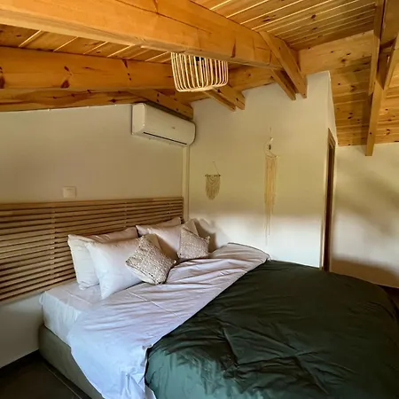 La Familia Luxury Private Maisonettes Near The Sea Gythio Room photo