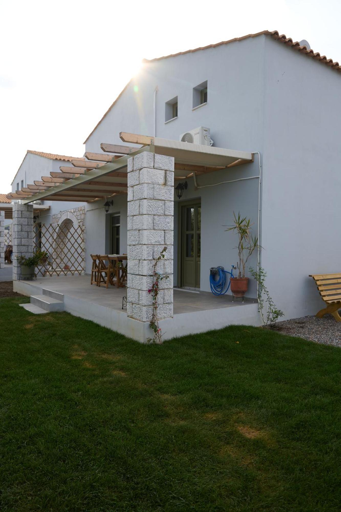 La Familia Luxury Private Maisonettes Near The Sea Apartment